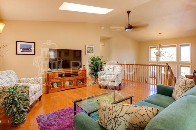 Building Photo - 355 Waco Ct