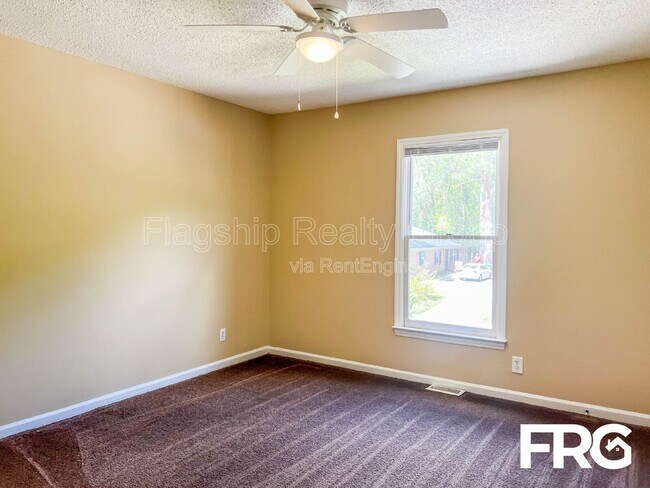 Building Photo - 206 Lindbeth Dr