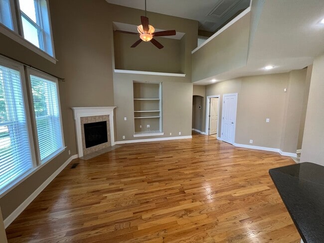 Building Photo - 4 Bed, 3.5 Bath Home w/  3 Car Garage in Williamson Co