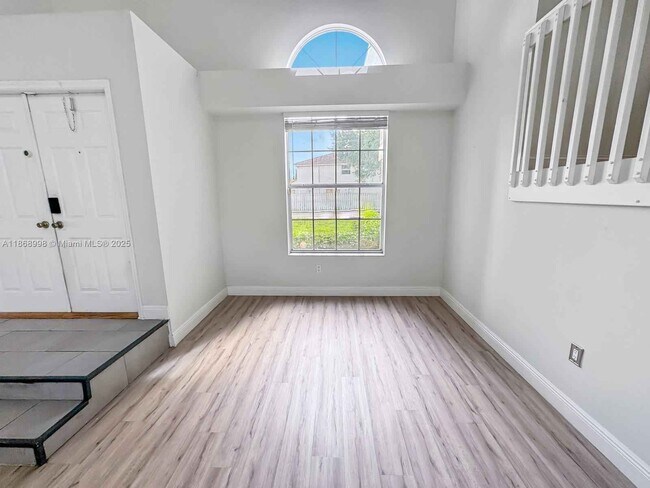 Building Photo - 1015 NW 125th Terrace