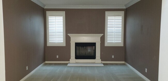 Building Photo - 70 Vía De La Valle