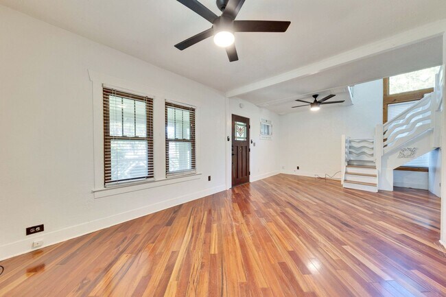 Building Photo - 920 E 46th St