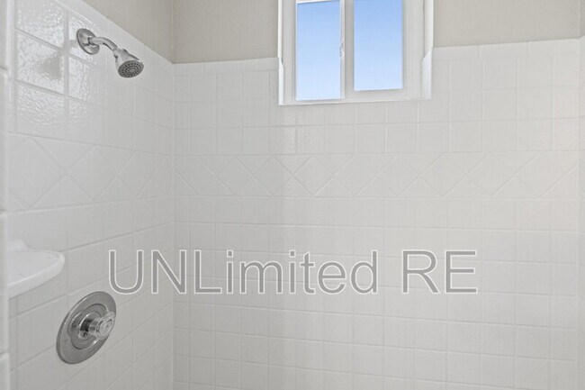 Building Photo - 2960 Star Dr