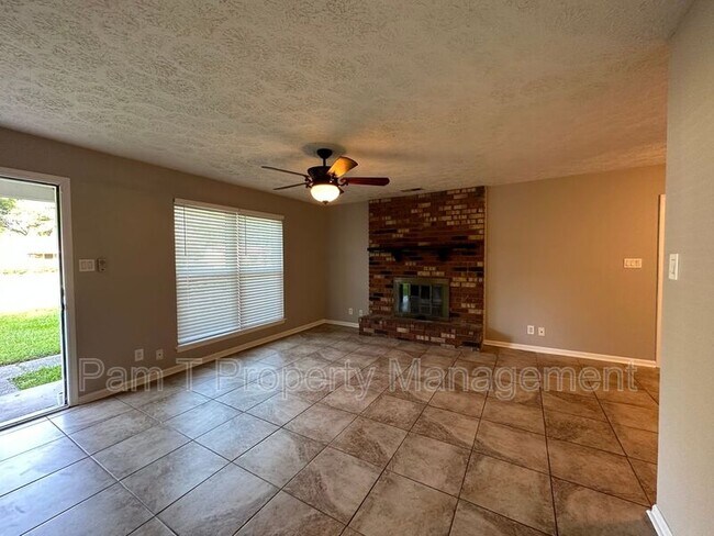 Building Photo - 61 Dove Ct