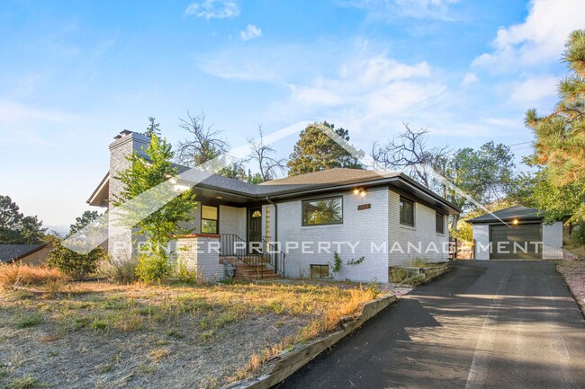 Building Photo - Charming Brick Home with Mountain Views Ne...