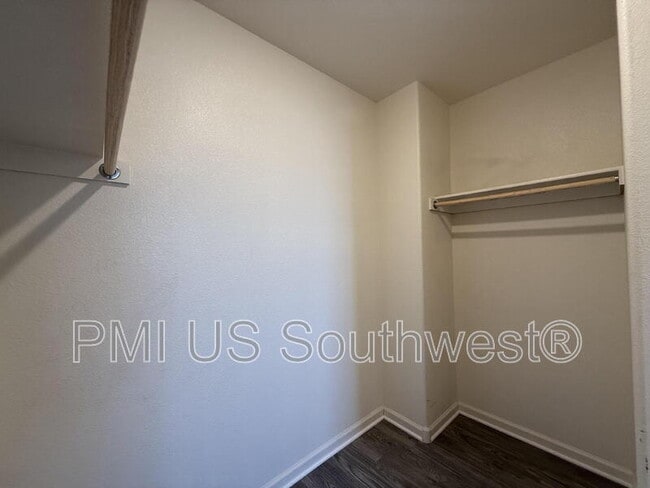 Building Photo - 2411 Village Dr