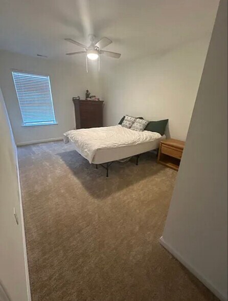 Building Photo - 423 Bassett Ln