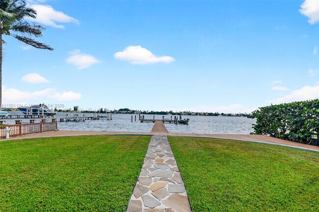 Building Photo - 2910 N Flagler Dr