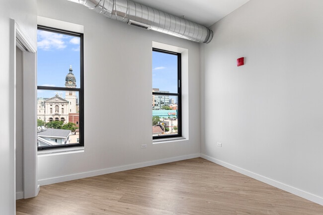 Building Photo - 805 N Milwaukee Ave