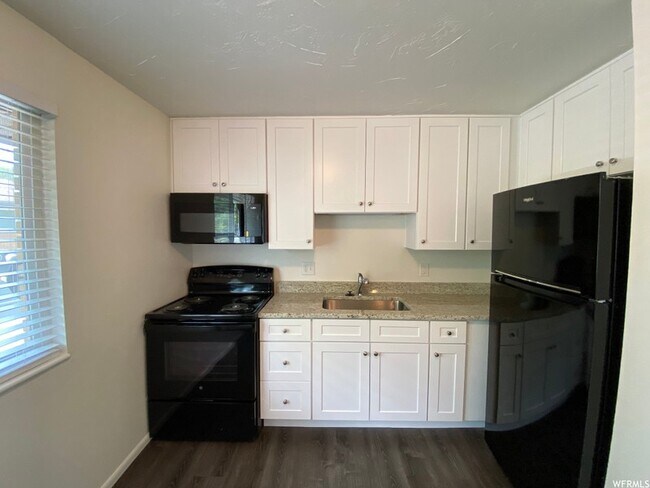 Building Photo - 3135 S 200 E