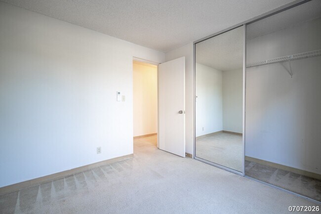 Building Photo - Spacious 3 Bed 2Bath SFM Pets Negotiable- WEST LOCH ESTATES - $3950/month