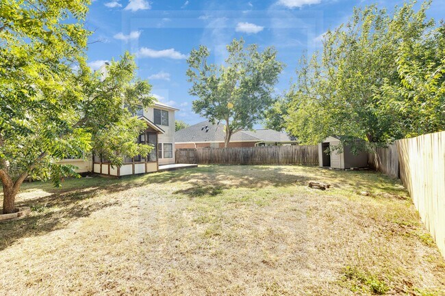 Building Photo - 2104 Grove Dr