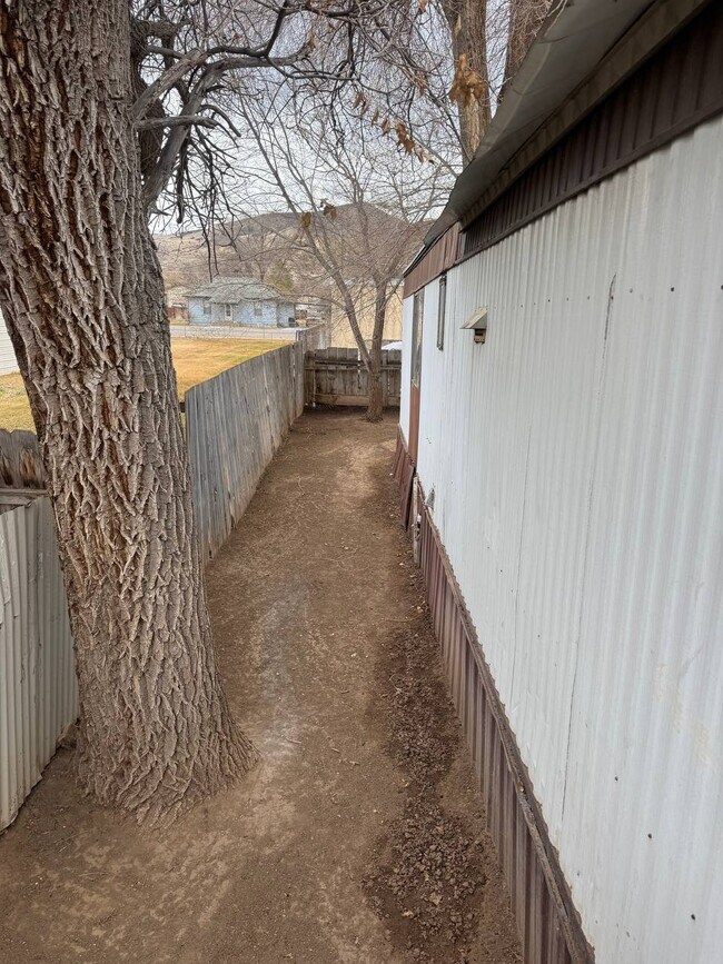 Building Photo - SALINA RENTALS - TRLR #6