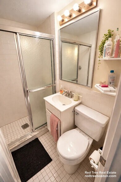 Building Photo - 108 Myrtle St