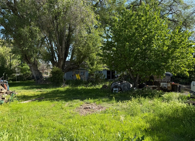 Building Photo - Cute Lehi rambler with tons of yard space ...