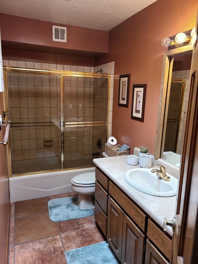 Building Photo - BEAUTIFUL HOME IN A PRIME LOCATION | Showings Coming soon!