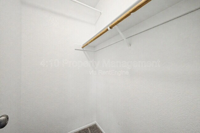 Building Photo - 4050 E Cactus Rd