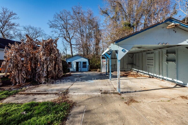 Building Photo - 1520 N Avalon Cir