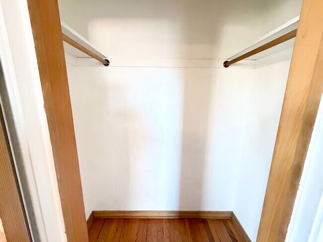 Building Photo - Ideal For Student Housing