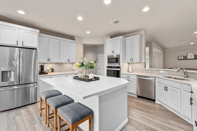 Building Photo - 2221 Hay Field Ct
