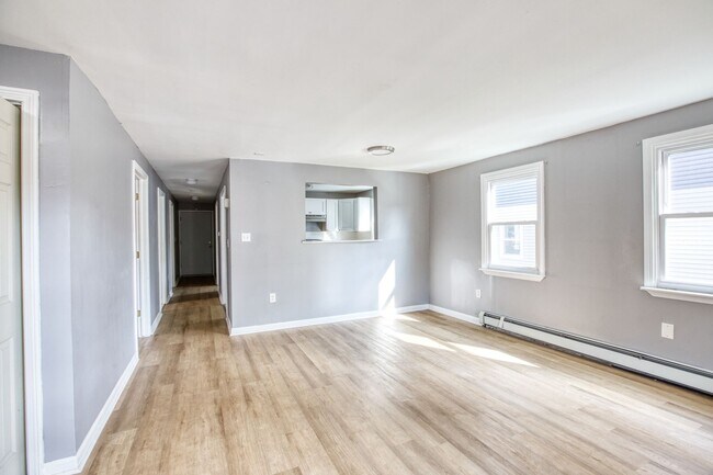 Building Photo - 12 Martin St