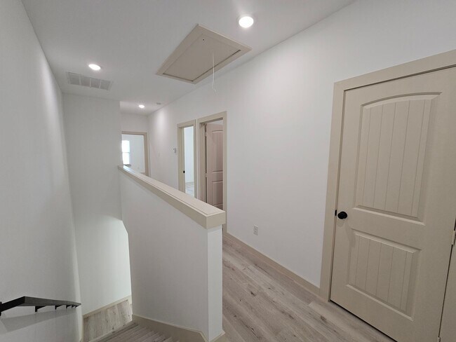 Building Photo - BRAND NEW BUILD!!