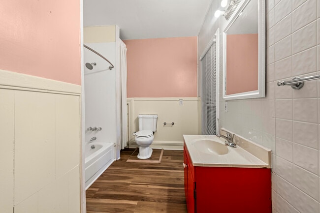 Building Photo - 1017 N Holbrook St