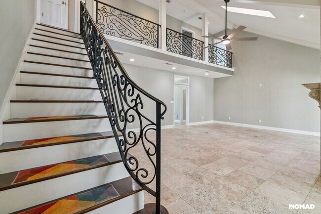 Building Photo - Spacious 4BR House in Pensacola; Pool