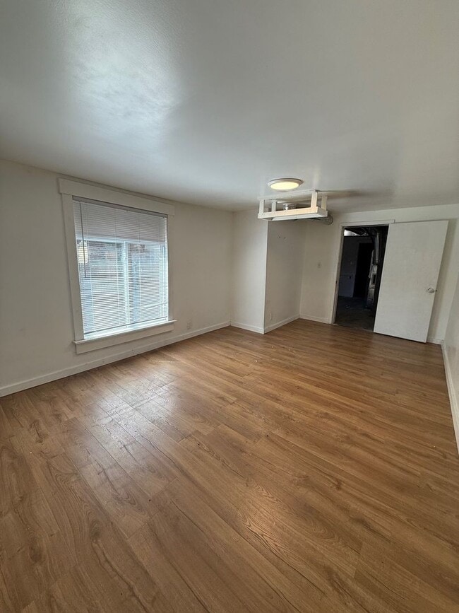 Building Photo - Troy Hill House!-3 Bed 1.5 Bath in Northside