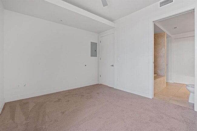 Building Photo - 210 Lee Barton Dr