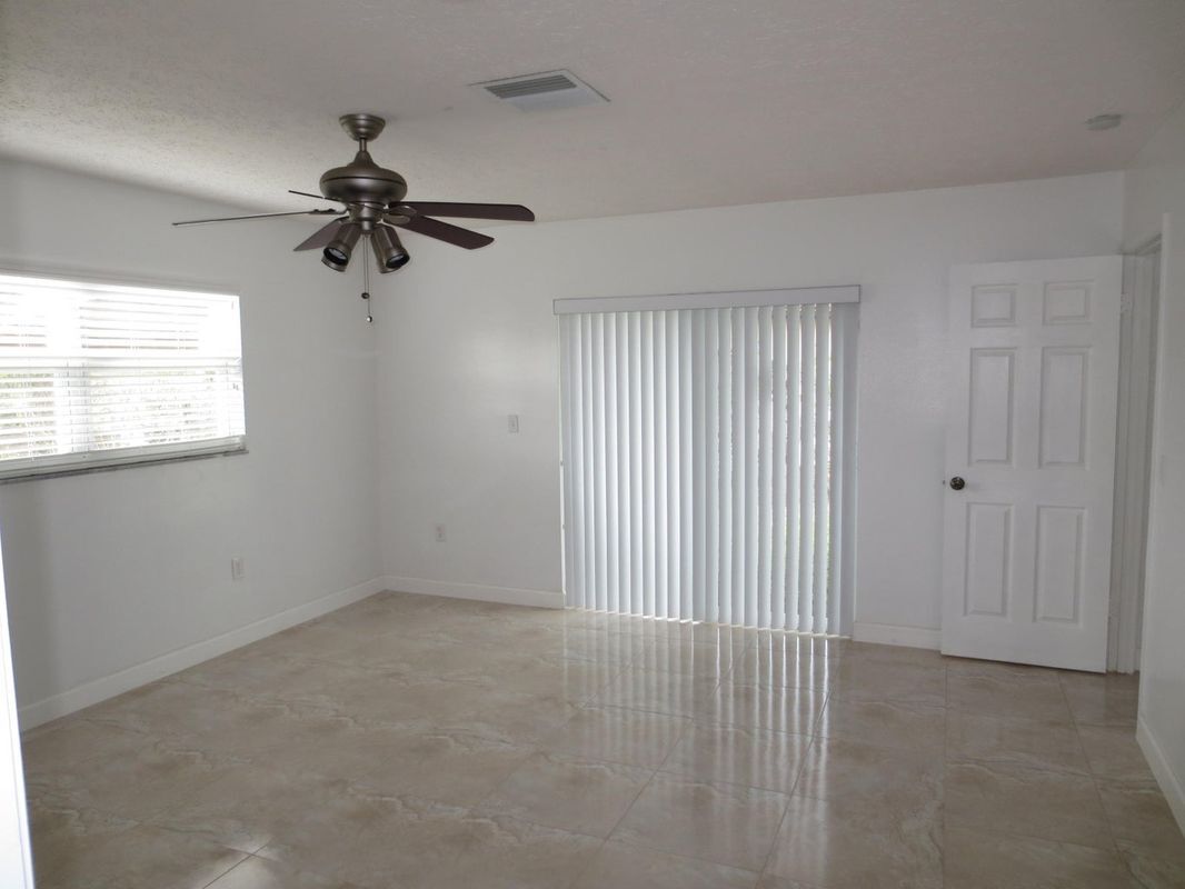 Building Photo - 1283 Anhinga Dr