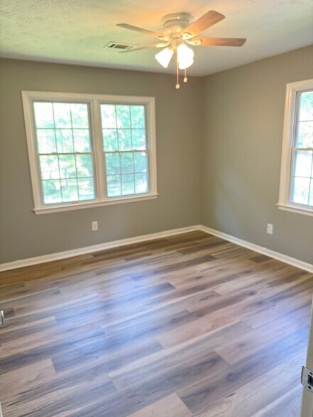 Building Photo - 2270 Fern Valley Dr SW