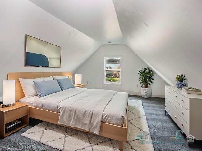 Building Photo - $500 OFF Special - Beautiful 4 Bed/1 Bath Home in Astoria