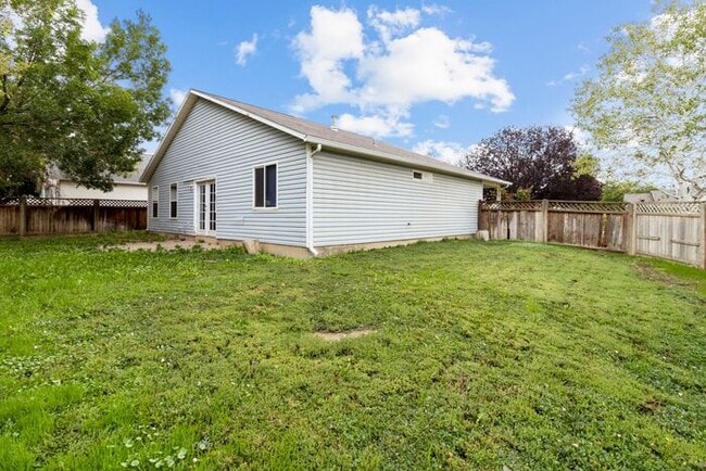 Building Photo - Wonderful 3 Bedroom Home with New Flooring and Paint