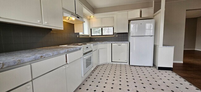 Building Photo - 1134-1138 N Akron St