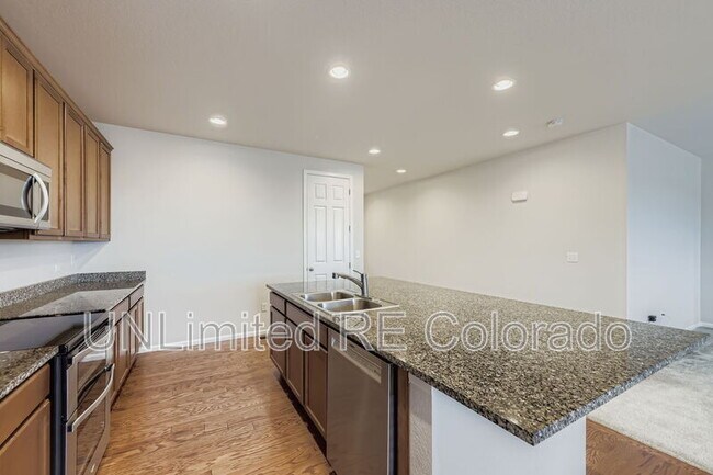 Building Photo - 6782 Petunia Pl