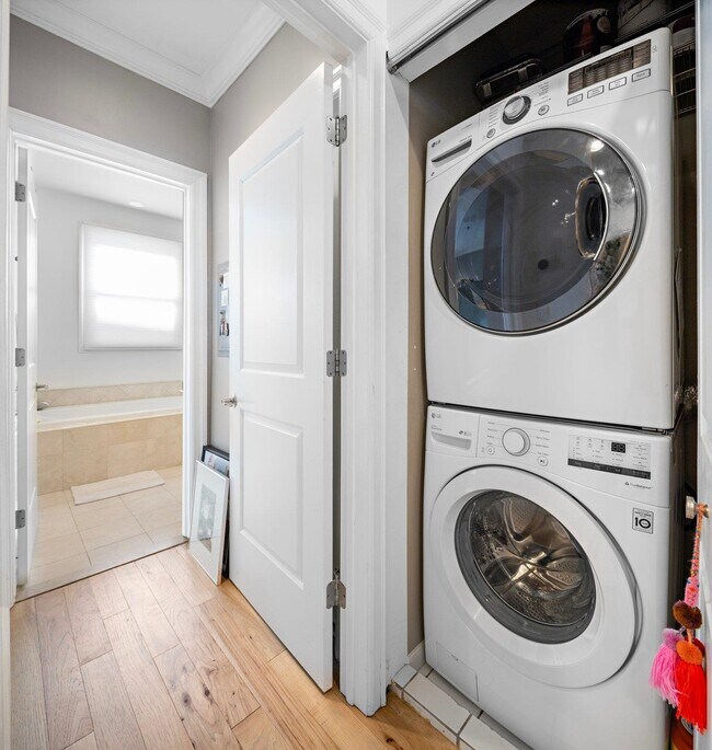 Building Photo - 277 Grand St