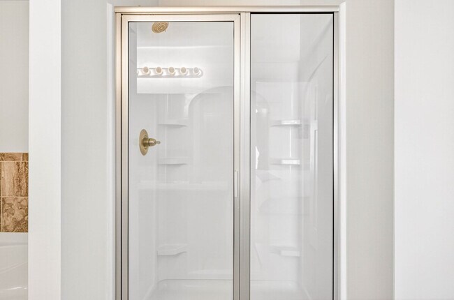 Building Photo - 4663 Bayview Dr