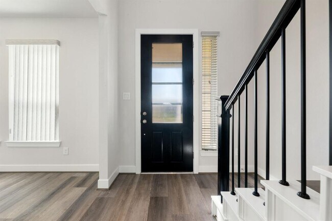 Building Photo - 20914 Kadefield Dr