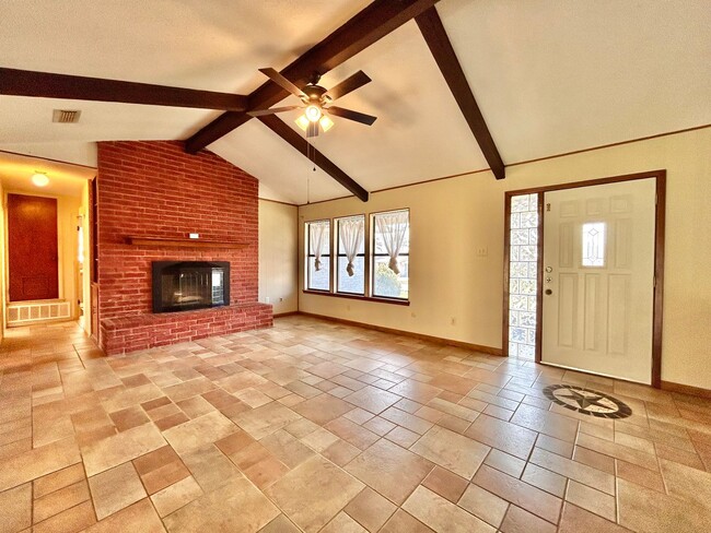 Building Photo - Warm & Inviting 3 Bed, 2 Bath Home with 2-Car Garage & Fireplace