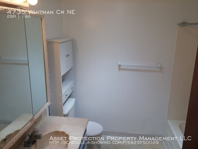 Building Photo - Adorable Duplex with Private Yard and Garage