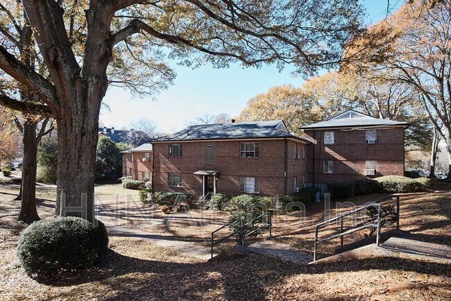 Building Photo - 1337 Briarwood Dr NE