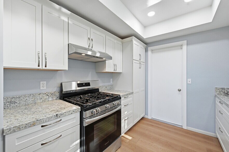 Building Photo - 1999 Seawind Way