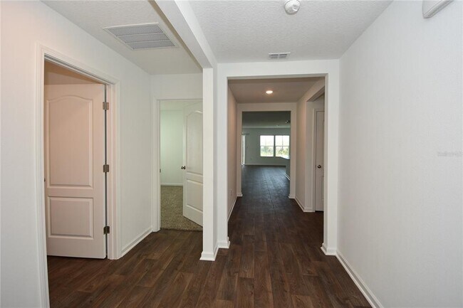 Building Photo - 9 Springwood Dr