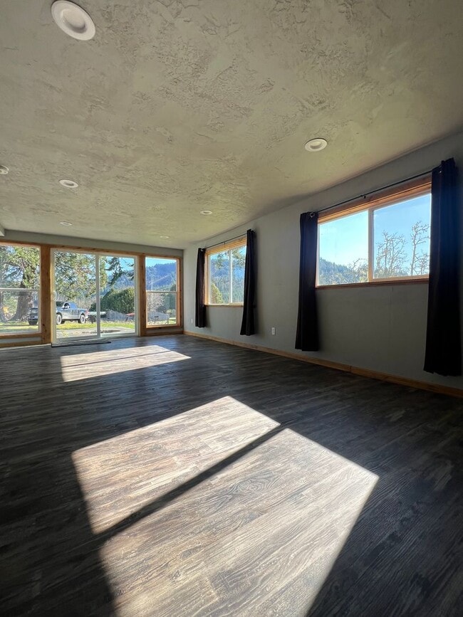 Building Photo - Peaceful Country Home with Patio & Detached Garage