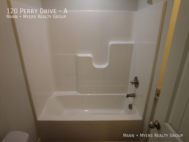 Building Photo - 120 Perry Dr