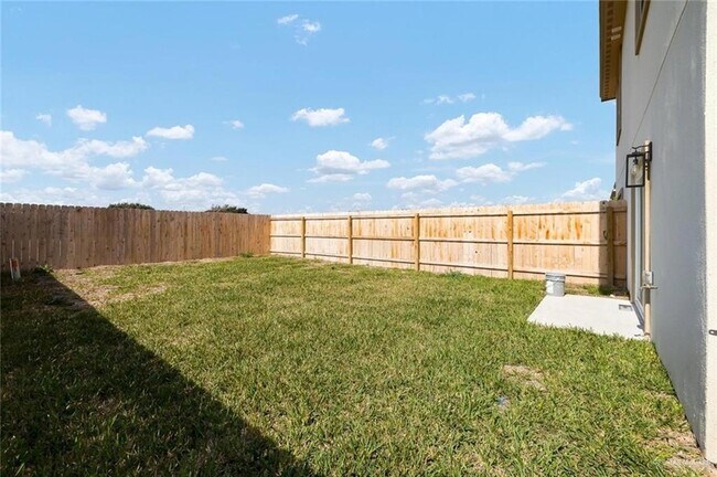 Building Photo - 609 Jasper St