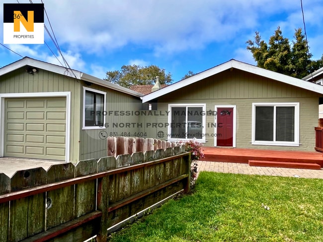 Primary Photo - Charming 3- Bedroom Home in Monterey with ...