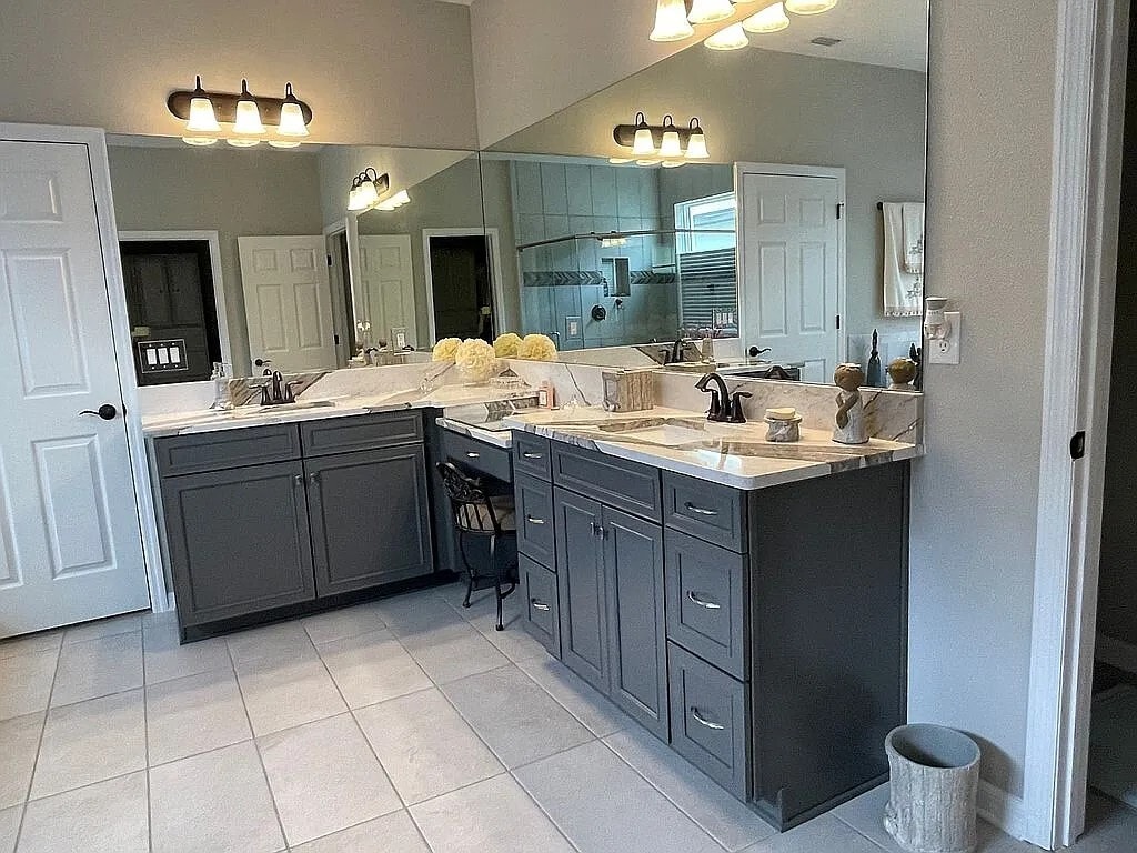 Dual Vanities - 5617 Trevesta Pl