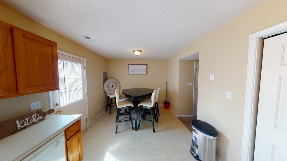 Building Photo - 1090 Blane Dr